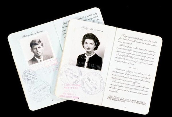 Những tấm hộ chiếu của nh&acirc;n vật nổi tiếng trong lịch sử